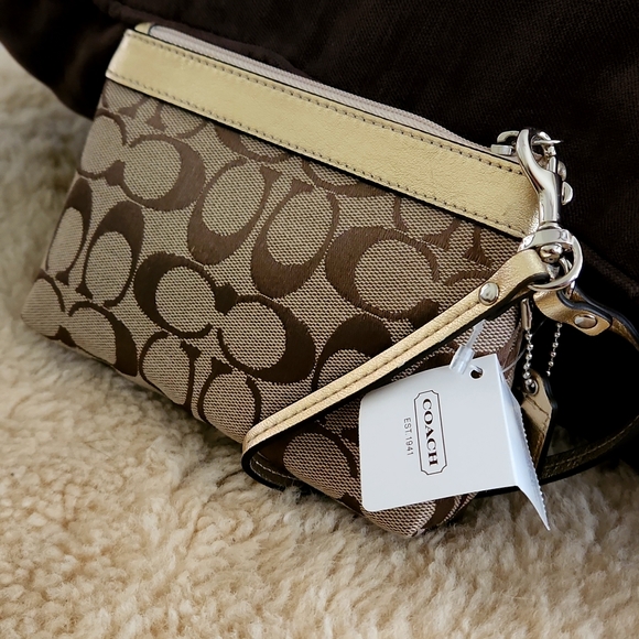 NWT Coach Signature Collection Clutch/Wristlet - Picture 5 of 12